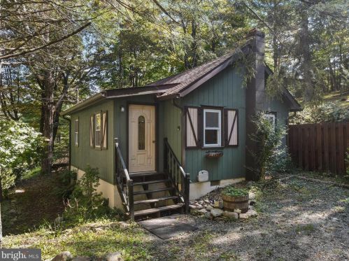 1213 Sherwood Forest Rd, Stroudsburg, PA 18360-8413