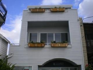 6014 Seaview Ave, Seattle WA  98107-2657 exterior