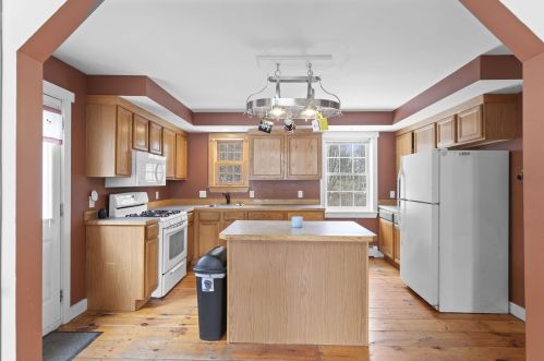 54 Tibbetts Rd, Fremont NH  03044-3573 exterior