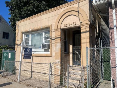 162-11 107th Ave, Jamaica, NY 11433-1318