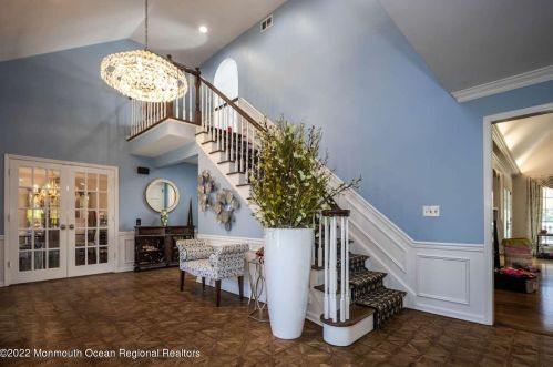 8 Fieldpoint Dr, Holmdel Village, NJ 07733-1227