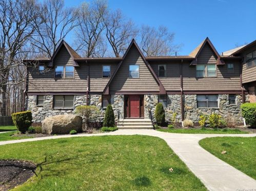 52 Milford Ln, Airmont, NY 10901-7946