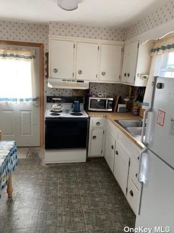 588 Center Briarwood Ave, West Islip, NY 11795-4004