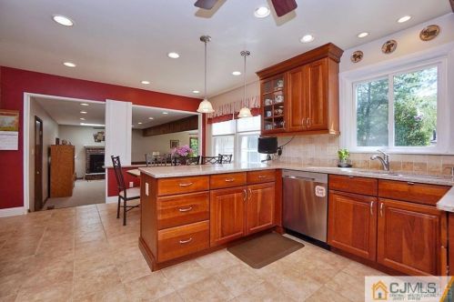 18 Hamilton Dr, East Brunswick NJ  08816-2709 exterior