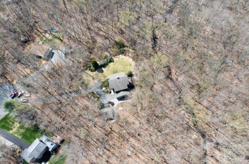 5 Bramble Bush Dr, Niantic CT  06357-1802 exterior