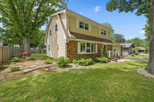 1845 Rowe Ln, Green Bay, WI 54303-2307