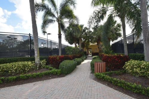11652 Castellon Ct, Boynton Beach FL  33437-4085 exterior