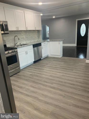 1016 Willow St, Trenton, NJ 08638-4062