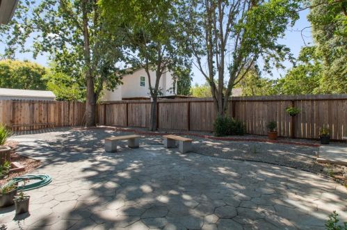 8271 Windwood Way, Elk Grove CA  95758-1304 exterior