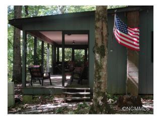 633 Kingdom Pl, Zirconia, NC 28790-8902
