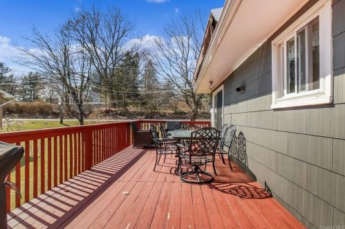 2839 Moreland St, Yorktown Hgts NY  10598-2420 exterior