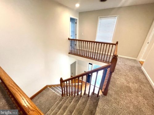 32 Pin Oak Dr, Dover DE  19904-2373 exterior