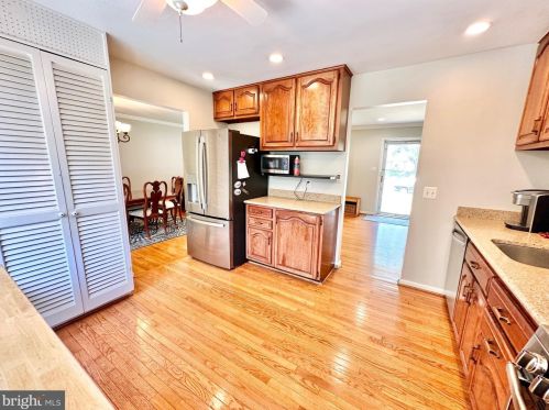 8211 Blairton Rd, Springfield VA  22152-1805 exterior