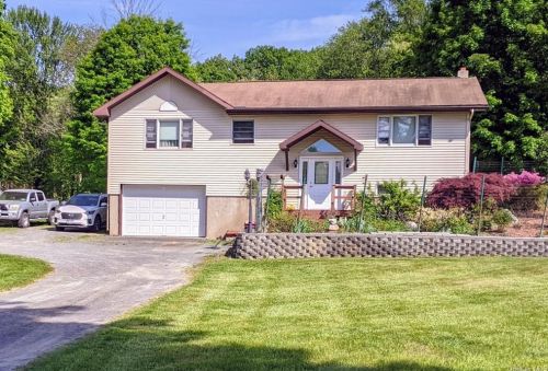 610 Prosperous Valley Rd, Middletown, NY 10940-6149