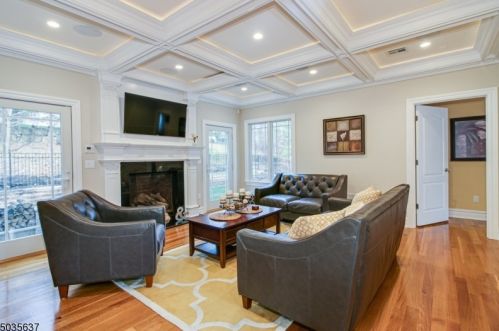 1 Mueller Pl, Warren NJ  07059-5703 exterior