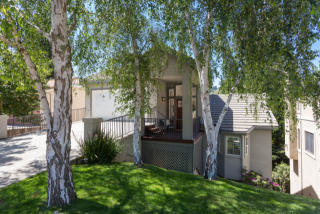 69 Bay Forest Dr, Oakland, CA 94611-1054