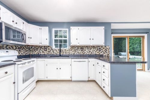 329 Commonwealth Ave, Warwick RI  02886-2756 exterior
