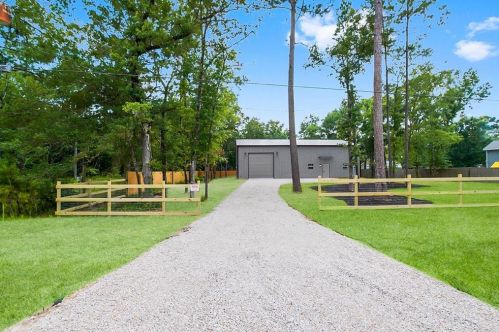 2221 Bob White St, Conroe TX  77385-9723 exterior
