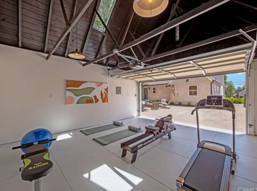 493 Altadena Dr, Altadena CA  91001-2243 exterior