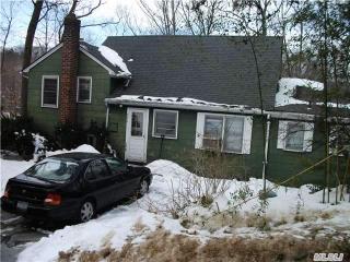 424 Main St, Center Port, NY 11721-1542