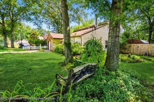 264 Forest Ave, Middletown, NJ 07748-5721