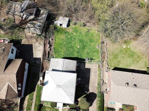 810 Macfarlane Dr, Pittsburgh PA 15235-4223 exterior