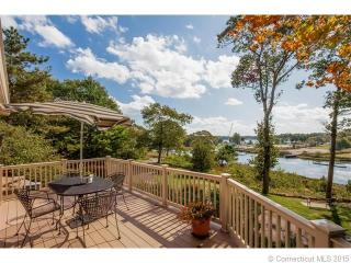 59 Quarry Dock Rd, Branford CT  06405-4654 exterior