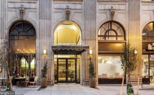 1425 Locust St, Philadelphia PA  19102-3832 exterior