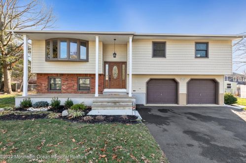 711 Sycamore Dr, Bricktown, NJ 08723-4217