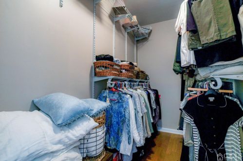 307 Regency Pl, Woodbridge NJ  07095-1032 exterior