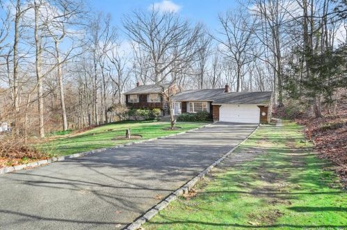 13 Unicorn Ln, Bridgeport, CT 06612-2016