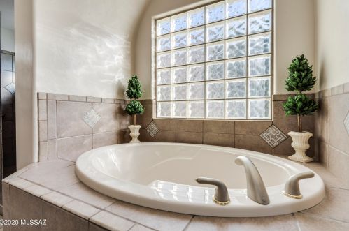 976 Josephine Saddle Pl, Green Valley AZ 85614-6302 exterior