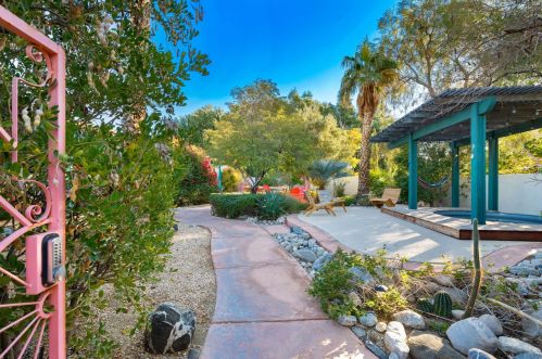 67658 Club House Dr, Desert Hot Springs CA  92241-7425 exterior