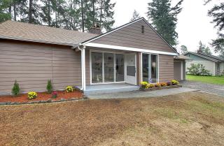 12623 Glenwood Ave, Lakewood, WA 98499-1159