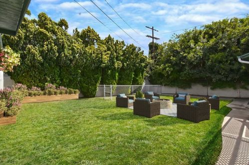 5648 Murietta Ave, Van Nuys CA  91401-4708 exterior