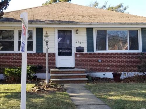 2280 Brookside Ave, North Wantagh, NY 11793-3802