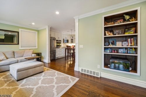 83 Mcnomee St, Oakland NJ  07436-2609 exterior