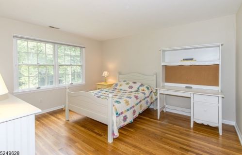 11 Autumn Dr, Scotch Plains NJ  07076-2431 exterior