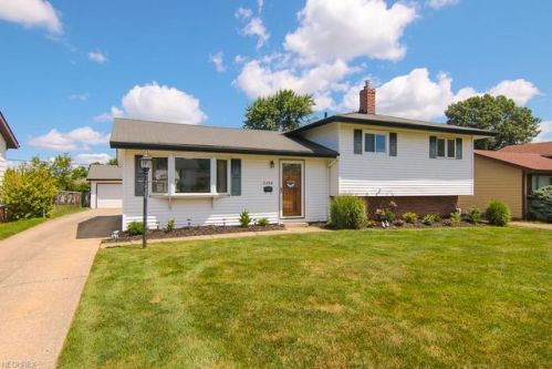 3104 Nottingham Dr, Cleveland OH  44134-5533 exterior