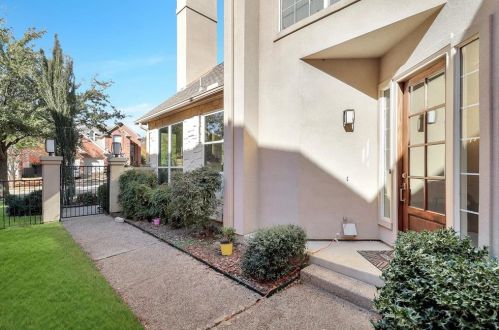 7618 Lakecrest Cir, Irving, TX 75063-3182