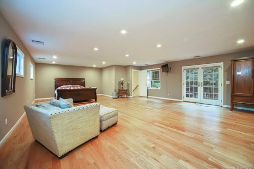 646 Branchville Rd, Ridgefield CT  06877-6128 exterior