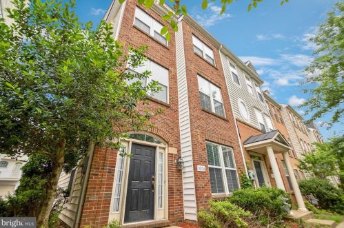 14524 Kentish Fire St, Gainesville, VA 20155-4011