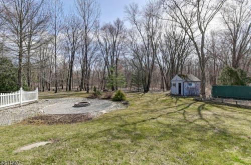 8 Glencross Rd, West Milford Lakes NJ  07480-2206 exterior