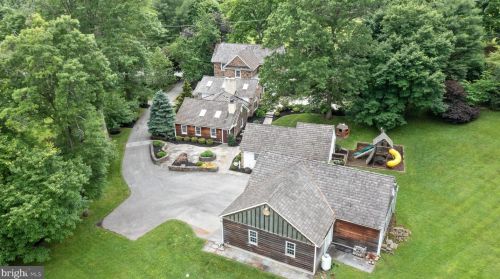 2400 Grubbs Mill Rd, Berwyn, PA 19312-1522