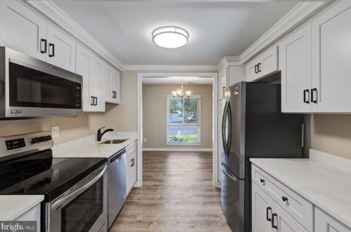 601 Clearwater Ct, Herndon VA  20170-4125 exterior