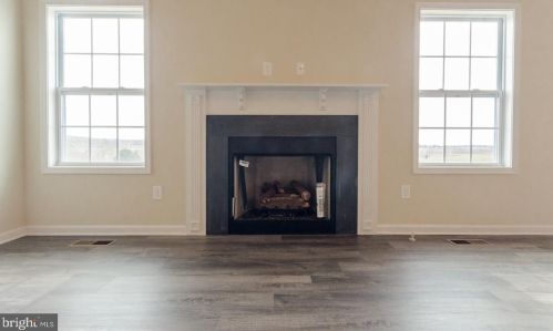 519 Hackney Ln, Charles Town, WV 25414-4595