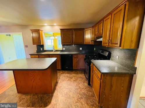 2879 Perkiomenville Rd, Harleysville PA  19438-1343 exterior