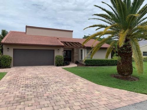 7039 3rd Ave, Boca Raton, FL 33487-2397