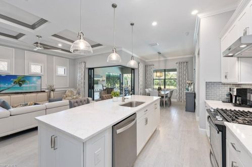 2770 Aviamar Cir, Naples FL 34114-9759 exterior