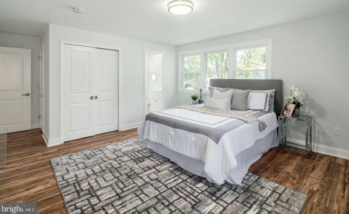 801 Meetinghouse Ct, Riverton NJ  08077-3325 exterior